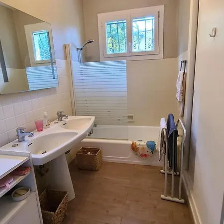 Large 4-bedroom Family *